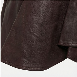 Jupe mini en cuir taille haute pour femme, asymétrique, à volants, boutonnée sur le devant, couleur unie, style brillant, toutes saisons - Product Image 6