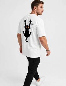 ONETEN APPAREL เสื้อยืดคอกลมแขนสั้นผู้ชายสีขาวพิมพ์ลายการ์ตูนแมวดำ - Product Image 2