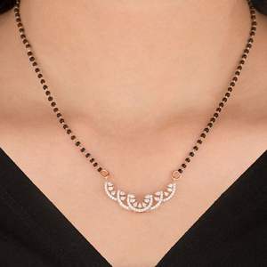 Collier Mangalsutra Zyuri Elegance Crescent avec diamant cultivé en laboratoire et chaîne de perles noires en finition or rose, bijoux fins - Product Image 1