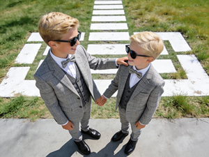 Ensemble de costume 3 pièces en tweed gris pour garçons avec blazer, gilet et pantalon – Vêtements de mariage et de cérémonie pour enfants - Product Image 1