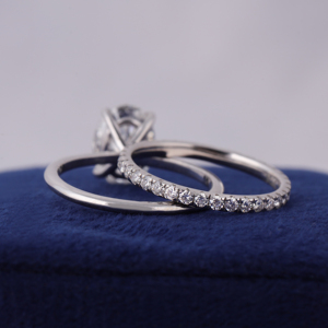 Ensemble de bague de fiançailles avec diamant ovale de 2,0 carats cultivé en laboratoire et alliance en or 14 carats - Product Image 4