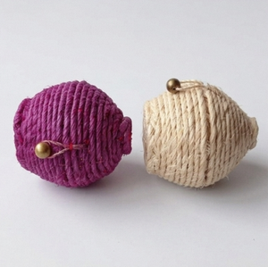 Boule décorative ronde tissée à la main avec clochette, pour la décoration intérieure du salon, couleur violette et naturelle - Product Image 3