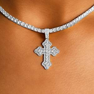 Collier pendentif croix en moissanite ronde de luxe, argent 925 plaqué rhodium, chaîne en boîte, bijoux chrétiens unisexes - Product Image 1