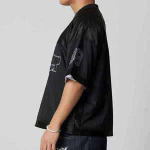 Maillot de basketball en mesh coupe ample avec logo personnalisé, vêtement de mode pour homme, fabricant de maillots de sport, maillot de football en mesh surdimensionné et court - Product Image 3