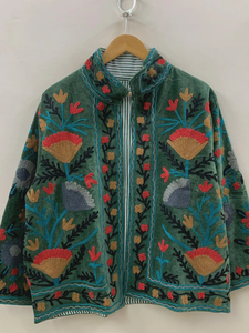 Veste d'hiver Suzani en velours vert fait à la main | Veste courte brodée | Manteau de festival | Vêtements d'extérieur floraux ouzbeks Duster - Product Image 4