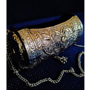 Bolso de Mano Metálico Floral de Lujo, Bolso de Noche para Novia, Correa de Cadena, Diseño Artesanal, Personalizable en Tamaño y Logotipo - Product Image 1