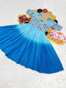 Nouveau lancement pour l'été porter la plus tendance Full Stitched Pure Mul Mul Cotton Dual Color Frock Gown touch glamour élégance - Product Image 6