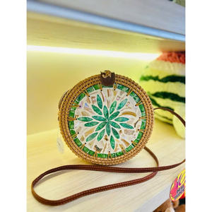 Sac en rotin naturel de haute qualité avec motifs d'incrustation de coquillages personnalisables - Product Image 2