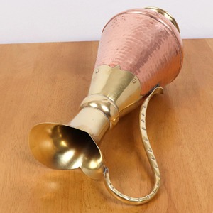 Jarra de estilo real de lujo, diseñada perfectamente para entornos ejecutivos, elegante vajilla para uso profesional y doméstico, venta al por mayor desde India. - Product Image 2