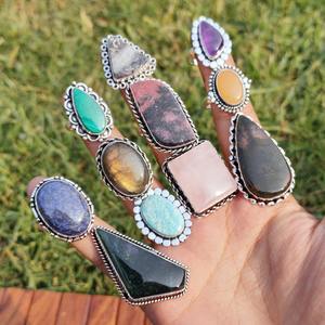 แหวนทองเหลืองประดับหินธรรมชาติ ช่วยบำบัดจักระ บรรเทาความเครียด และป้องกันภัยทางจิตวิญญาณ มีจำหน่ายในราคาที่แข่งขันได้ - Product Image 3