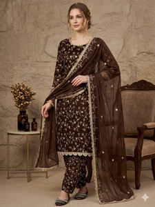 Traje Salwar Kameez de Terciopelo de Seda Color Café |   Kurta bordada, pantalones Patiala, dupatta de organza |   Vestido de Fiesta Étnico Pakistaní de Diseñador - Product Image 2