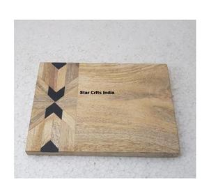 La planche à découper en bois est un mélange parfait d'utilité et de style, conçue pour les cuisines modernes. Fabriquée en bois dur de qualité supérieure. - Product Image 1