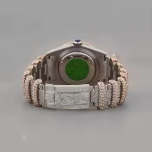 Elegante Reloj de Lujo con Diamantes Moissanite y Diseño Atemporal, Perfecto para Eventos Exclusivos y Reuniones Nocturnas, de la India - Product Image 2