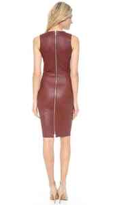 Robes de soirée ajustées à épaules diagonales en cuir écologique, anti-plis et anti-statiques, à carreaux, personnalisées pour femmes - Collection été - Product Image 2