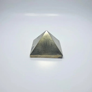 Venta al por Mayor de Ágata Piramidal Muntaha de 30-35 mm, Piedra Natural Hecha a Mano, Cristales de Reiki a Granel, Pirita de Primera Calidad, Khambhat, India - Product Image 1