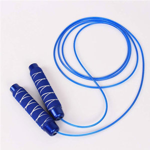 Cuerda de Saltar Ajustable de Alambre de Acero Instafit Enterprises con Mango de Espuma Azul, Cuerda para Saltar con Mango de Espuma Antienredos para Gimnasio y Entrenamiento en Casa - Product Image 3