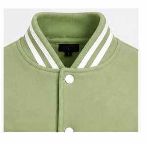 เสื้อแจ็คเก็ตวาร์ซิตี้สีเขียวสำหรับผู้ชาย แต่งขอบสีขาว พร้อมกระดุมปิด - Product Image 2
