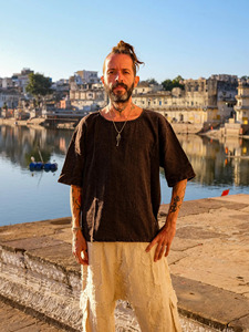 Chemise Kurta en coton Khadi faite à la main pour homme, tunique bohème à manches courtes, coton brut blanc vieilli, ensemble de tenue de festival écologique - Product Image 1