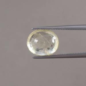 พลอยแซฟไฟร์สีเหลืองทรงรี ขนาด 11x9.5 มม. น้ำหนัก 6.58 กะรัต รับรองโดย IGI รูปทรงวงรี เปลี่ยนสีได้ด้วยการเคลือบแว็กซ์/น้ำมัน 100% จากธรรมชาติ - Product Image 3