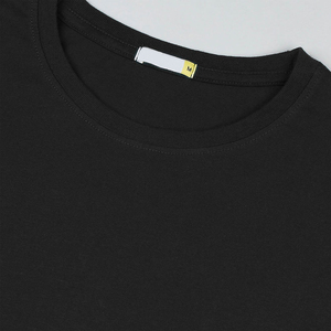 T-shirt noir à manches courtes pour homme avec imprimé géométrique triangulaire blanc, col rond, coupe décontractée en jersey - Product Image 4