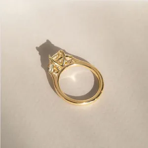 Anillo de Compromiso de Oro Amarillo Macizo con Corte Cojín, Anillo de Diamantes de Tres Piedras, Zafiro Amarillo Canario, Regalo de Aniversario para Mujeres Elegantes - Product Image 3