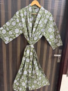 Bata de algodón floral transpirable con cuello en V para mujer, kimono ligero, ropa de descanso de verano, pareo de playa, bata de novia - Product Image 1