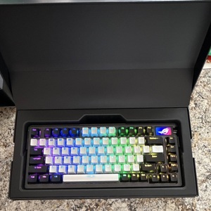 คีย์บอร์ดเกมมิ่งแบบกลไก 84 ปุ่ม RGB Backlit แบบมีสาย คีย์บอร์ดเรืองแสง RGB พอร์ต USB Type C สำหรับพีซีและแล็ปท็อป - Product Image 1