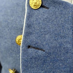 La reconstitución de este uniforme es una reproducción del frac de oficial, con tela de cadete, detalles en blanco y botones de la época de la Guerra Civil. - Product Image 6