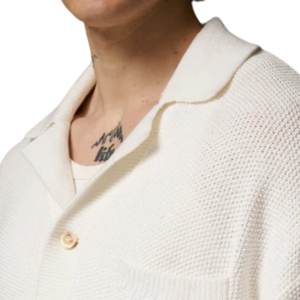 Chemise décontractée en tricot crocheté pour homme à manches longues avec poches, boutonnée, en tissu texturé doux, fourniture OEM - Product Image 4