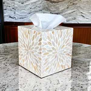 Boîte à mouchoirs de luxe PearlNova, support contemporain en nacre avec motif personnalisé pour la décoration de la maison et de l'hôtellerie - Product Image 1