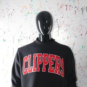 Sudadera CLIPPERS con cuello simulado, 450 GSM, nombre personalizado, bordado en aplique, corte holgado, 100% algodón, felpa francesa. - Product Image 2