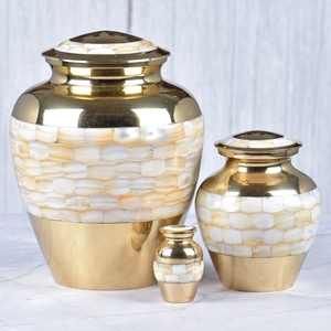 Urna funeraria de latón para adultos con grabado floral azul y plateado, superficie brillante para cenizas humanas, urna conmemorativa. - Product Image 6
