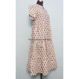 Vestido floral informal de longitud media para mujer, perfecto para uso diario o ocasiones especiales, tela de alta calidad y hermoso estampado floral - Product Image 4