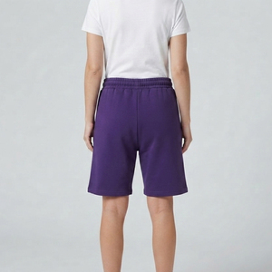 Pantalones cortos de chándal de felpa para mujer con pedrería, cintura con cordón, letras de pedrería y ajuste holgado, estilo casual - Product Image 3