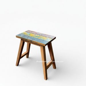 Taburete Artesanal de Diseño Cuadrado con Espacio para los Pies, Madera de Barco Reciclada, Color Natural, para Jardín, Hogar y Exteriores - Product Image 1