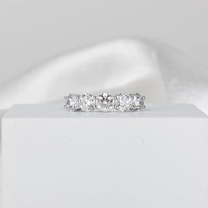 แหวนเพชรทรงกลมบริลเลียนท์ 1.8 กะรัต เพาะเลี้ยงในห้องปฏิบัติการ แหวนนิรันดร์ทองคำขาว 14K รูปตัวยู แหวนแต่งงานแบบโมเดิร์น แหวนซ้อนกันได้ - Product Image 4