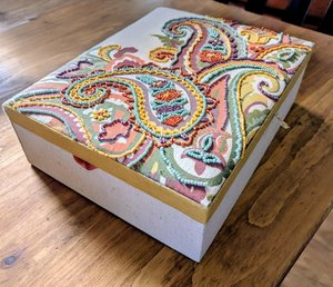 Caja Organizadora de Joyería de Madera Personalizada con Bandeja para Anillos y Embalaje de Joyería con Cuentas Multicolor de Lujo - Product Image 3