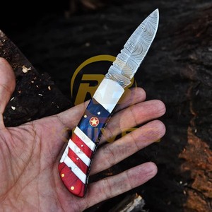 Cuchillo Plegable Premium OEM de Acero de Damasco con Hoja de Punta Caída y Mango con Bandera Americana, Cuchillo de Camping con Funda de Cuero - Product Image 3
