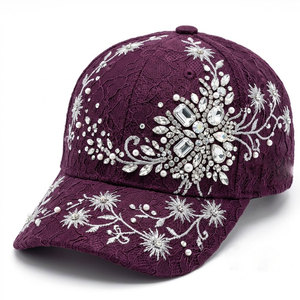 Casquette de baseball florale en dentelle pour femme avec broderie élégante, accents en strass et sangle – Tendance, décontractée, pour l'été et l'extérieur - Product Image 1