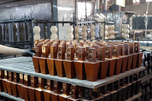 เก้าอี้โซฟาที่กําหนดเองเฟอร์นิเจอร์ไม้โบราณเท้าเปลี่ยนขาควีนแอนน์สําหรับโต๊ะข้างเตียงสีดํา - Product Image 6