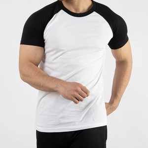 Camiseta de Manga Raglán Ajustada para Hombre, Color Blanco en el Cuerpo y Negro en las Mangas, Cuello Redondo, Estilo Casual, Tejido de Punto Jersey, 100% Algodón - Product Image 5