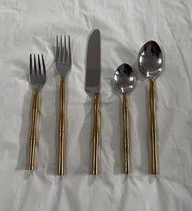 ชุดเครื่องใช้บนโต๊ะอาหารสีเงินมีด้ามจับหรูหราชุบทองมีดเหล็กกระจกที่สง่างามสำหรับรับประทานอาหารงานแต่งงานและภาชนะรับประทานอาหารที่บ้าน - Product Image 4