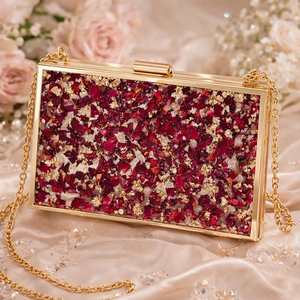 กระเป๋าคลัทช์เรซิ่นกลีบกุหลาบพร้อมสายโซ่ทองสำหรับงานแต่งงานและงานกลางคืน - Product Image 1