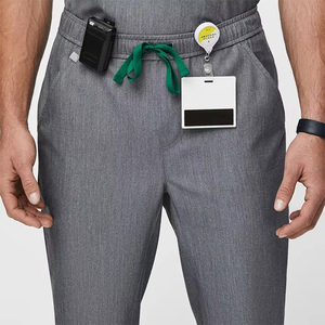 Ensemble de tenue médicale personnalisée pour hommes, col en V, manches courtes, pantalon de jogging en tissu polaire, pour hôpital, par Solomon Global Apparel - Product Image 3