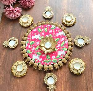 Colección AARNA, Portavelas Nórdico Hecho a Mano, Decoración Metálica Ecológica con Flores Artificiales para Festivales Indios - Product Image 2