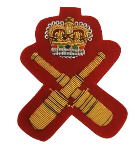 Insignias Bordadas a Mano de Lujo Hechas a Medida, Servicio OEM, Resistentes al Agua, Efecto 3D en Relieve, para Uniformes y Blazers de Moda - Product Image 1