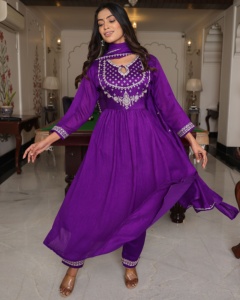 Ensemble Kurti pour femme très demandé, couleur violette, manches 3/4, en soie douce, entièrement cousu, pour occasions régulières et festives - Product Image 4