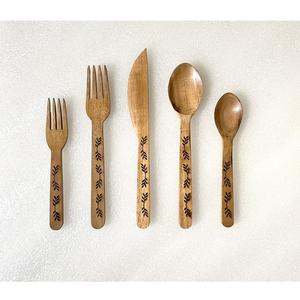 Ensemble de couverts de luxe en bois d'acacia écologique et durable, style américain, design gravé, 5 pièces, vaisselle, fourchette à dîner - Product Image 1