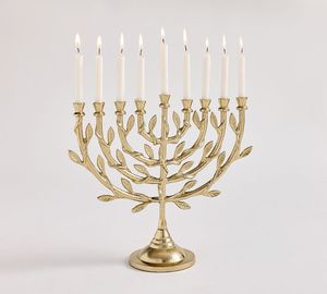 Chandeliers Menorah Traditionnels – Décoration Premium pour Célébrations Religieuses – Présentoir de Table Élégant – Artisanat Métallique Fait Main - Product Image 6