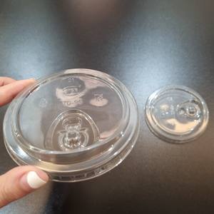 ฝาพลาสติก PET ใสแบบใช้แล้วทิ้ง ขนาด 90/95/98 มม. สำหรับบรรจุภัณฑ์เครื่องดื่ม  รับทำโลโก้ ปลอดสาร BPA ขายดี ปี 2026  แบบโดมและแบบแบน - Product Image 5